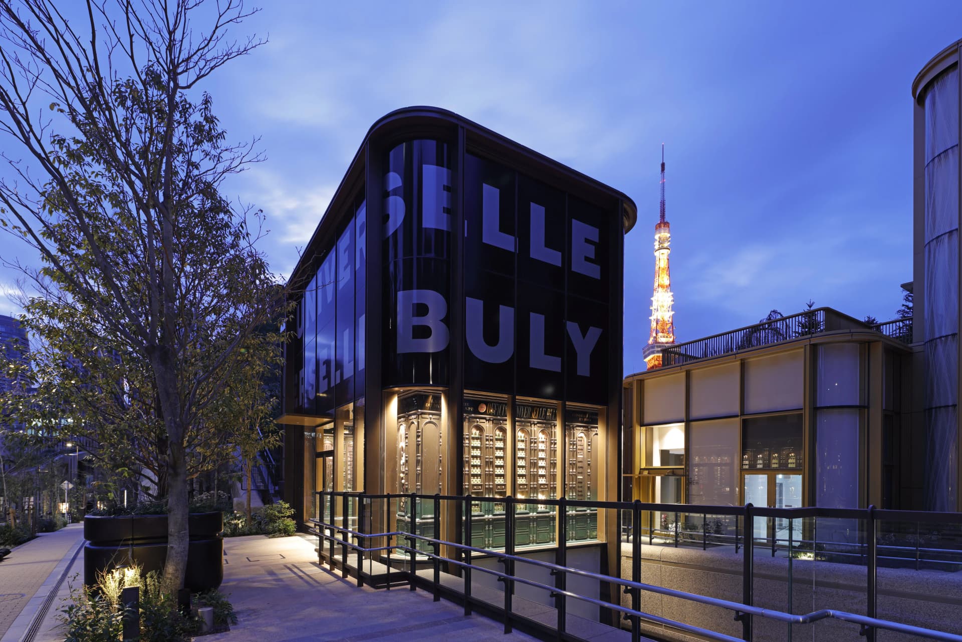 オフィシーヌ・ユニヴェルセル・ビュリー麻布台ヒルズ店